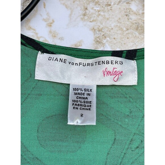 DVF Julian Silk Jersey Wrap Dress – Size 2, Green Geometric Print, 3/4 Sleeves - Picture 9 of 10